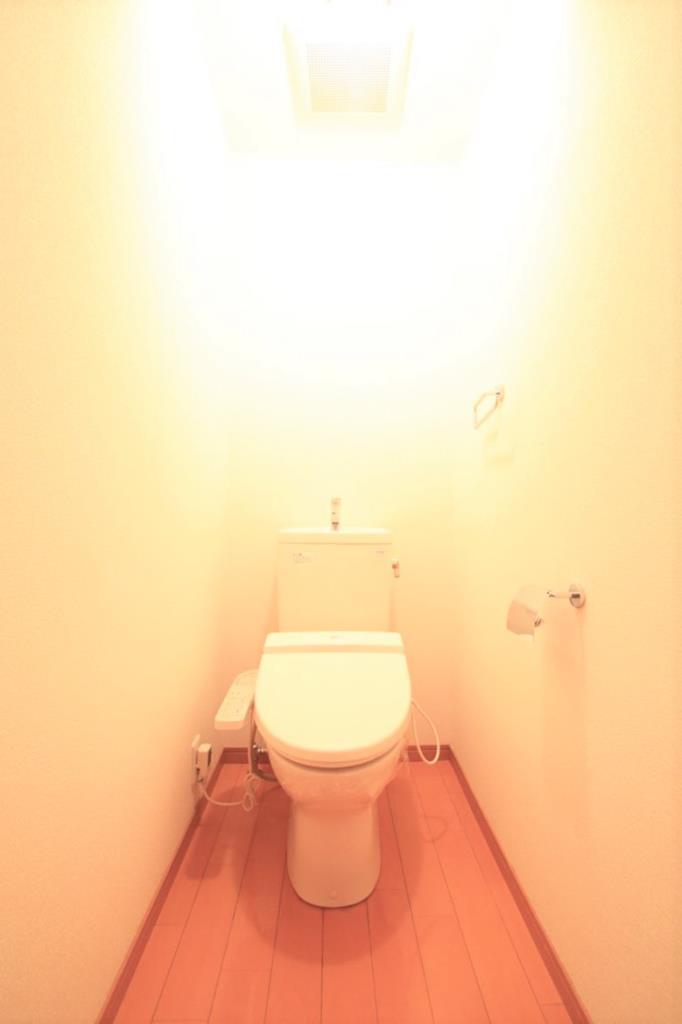 トイレ　温水洗浄便座付きで快適に!!