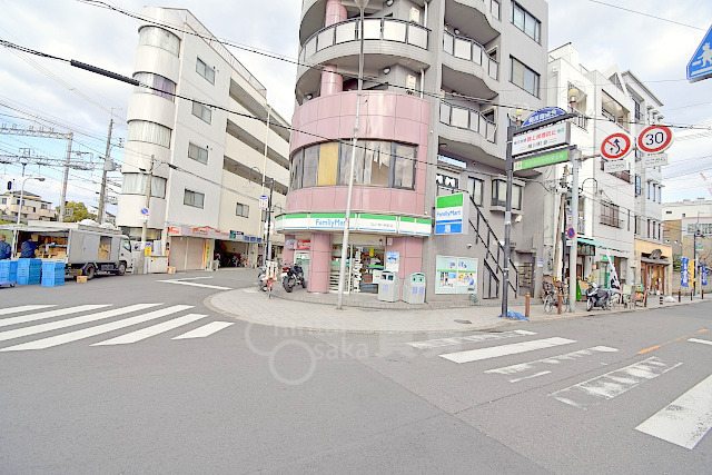 コンビニ　ファミリーマート　アムト相川駅前（コンビニ）まで549m