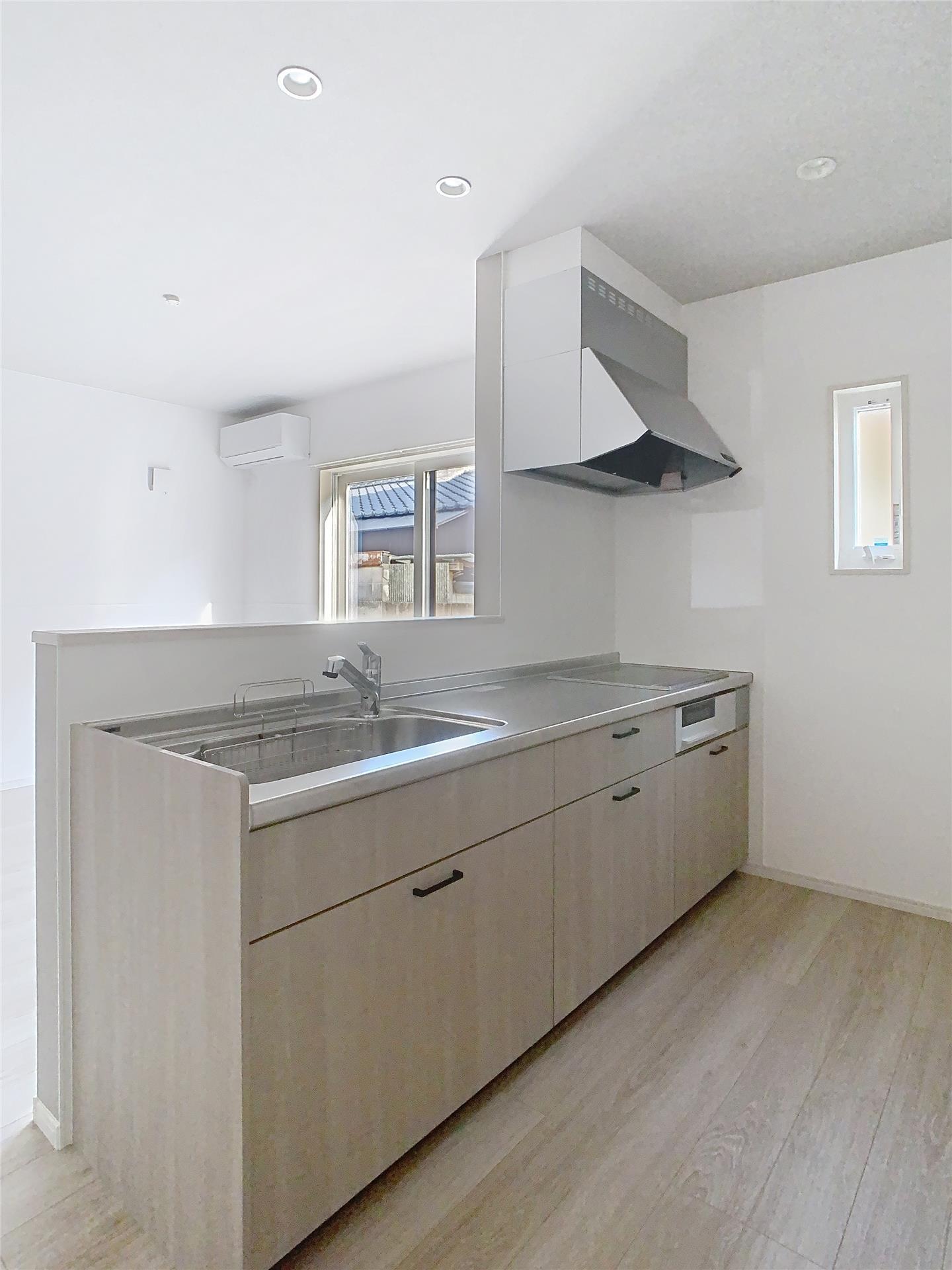 キッチン　落ち着いたカラーのキッチン