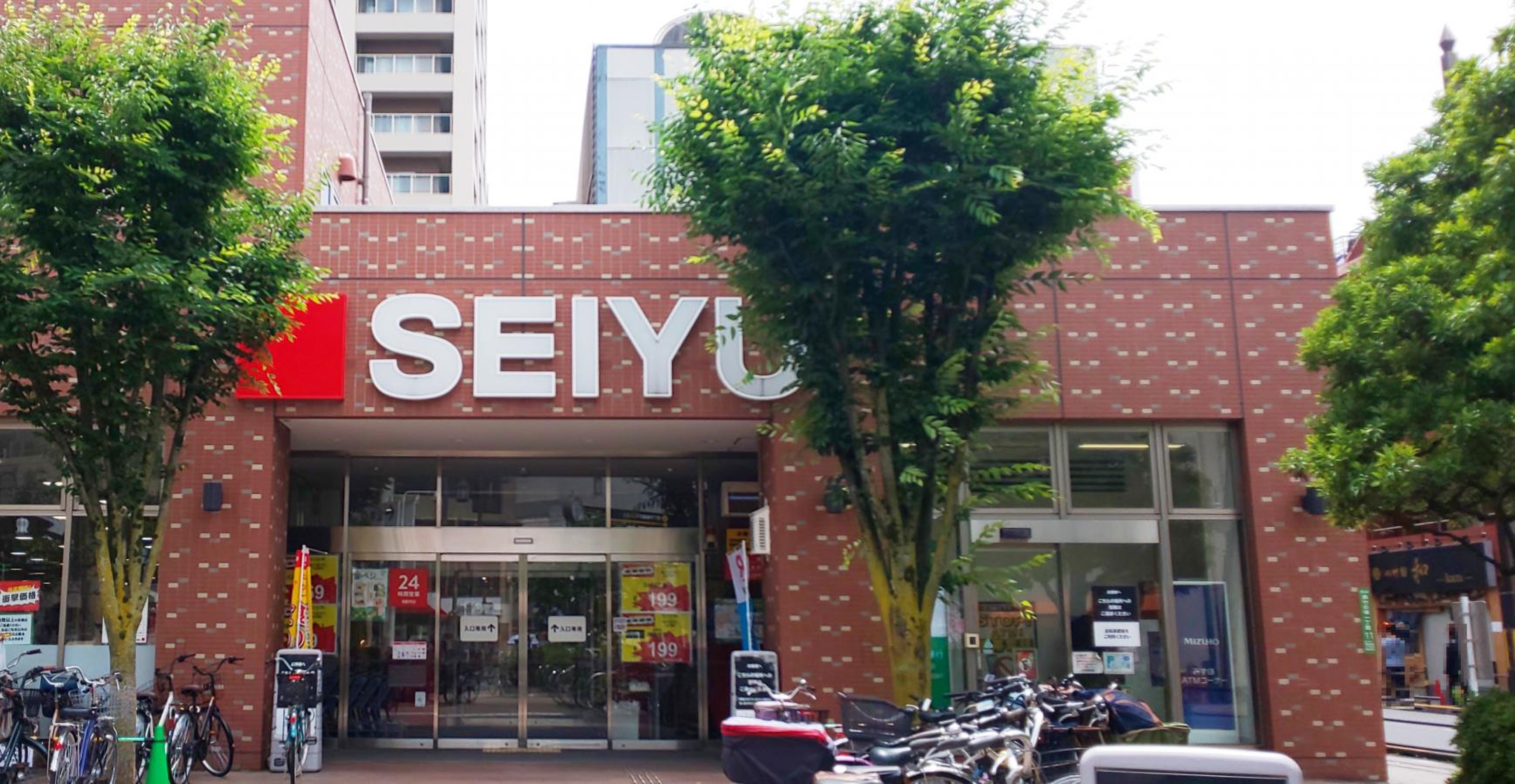 スーパー　西友竹の塚店（スーパー）まで562m