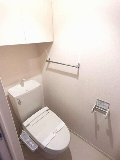 トイレ　温水洗浄暖房便座