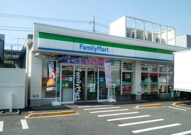 コンビニ　ファミリーマート小金井北大通り店（コンビニ）まで550m