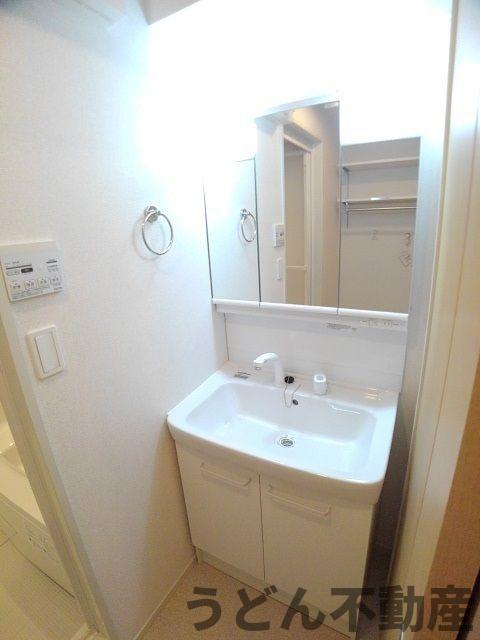 洗面設備　うどん県のお部屋探しはうどん不動産へ うどんちゃんとLINE