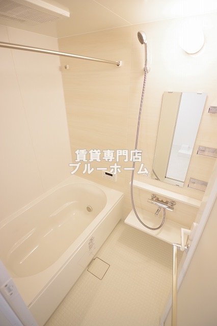 バス・シャワールーム　追い焚き・浴室乾燥機能付き！