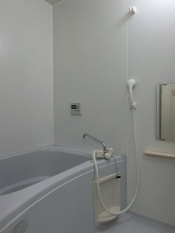 バス・シャワールーム　コンパクトで使いやすいお風呂です