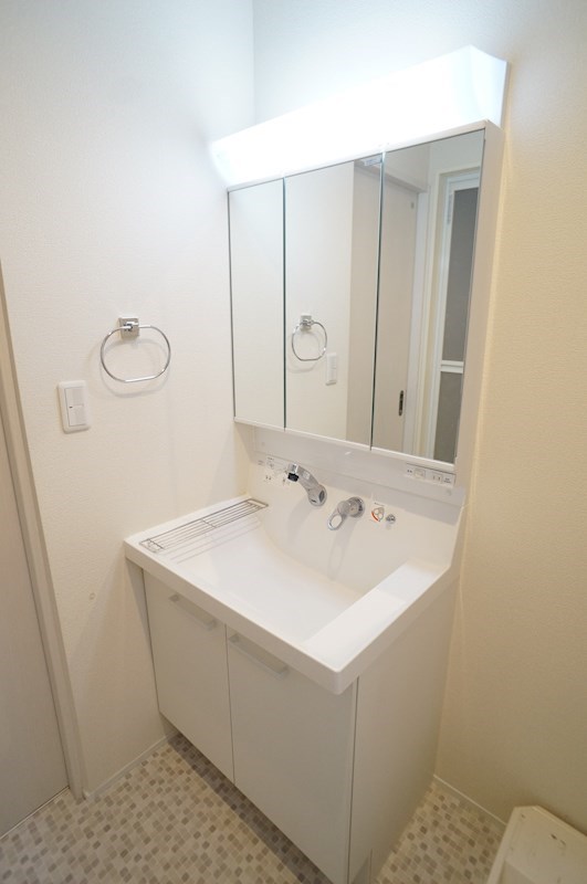 洗面設備　身支度しやすい独立洗面台