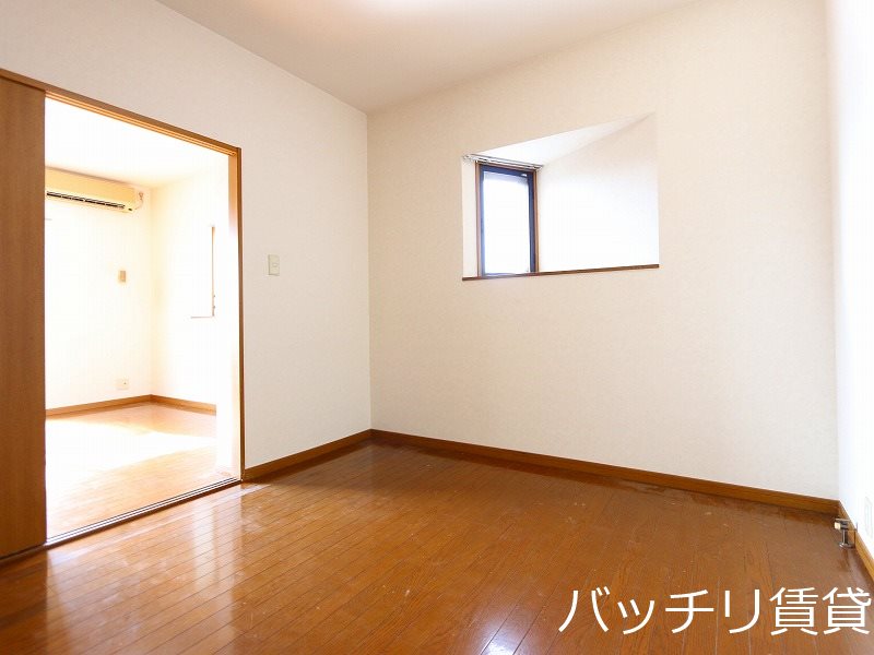 居室・リビング　別号室の画像。現況を優先します。