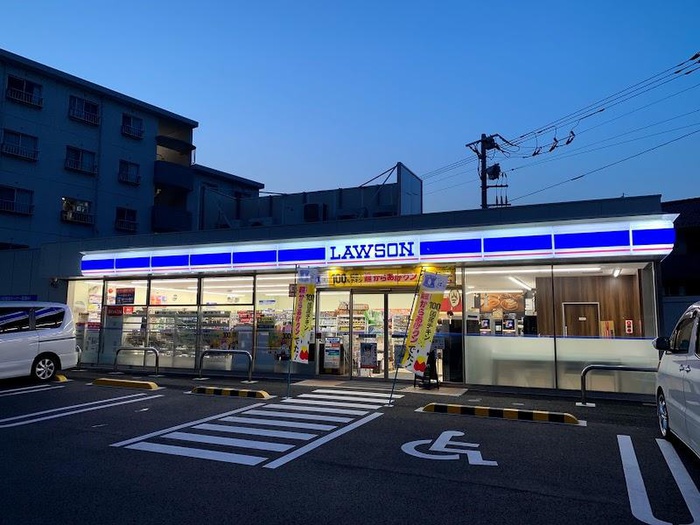 コンビニ　ローソン瀬谷4丁目店（コンビニ）まで180m