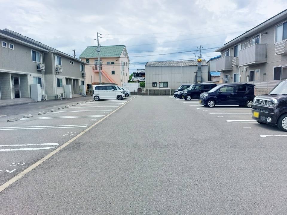 駐車場　駐車場