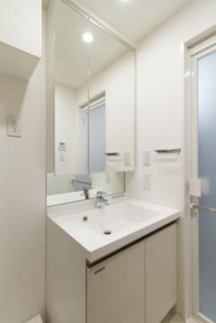 洗面設備　※写真は同タイプ住戸です。
