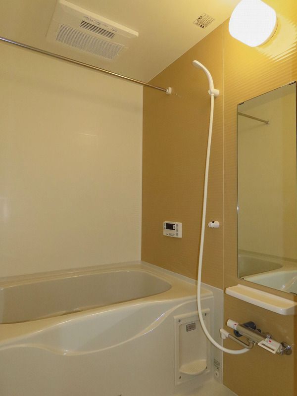 バス・シャワールーム　コンパクトで使いやすいお風呂です