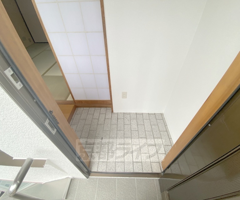 玄関　段差が低くて上がりやすい玄関です。