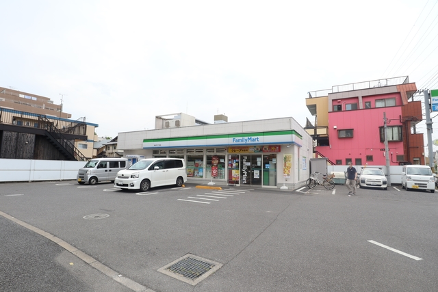 コンビニ　ファミリーマート新松戸六丁目店（コンビニ）まで1047m