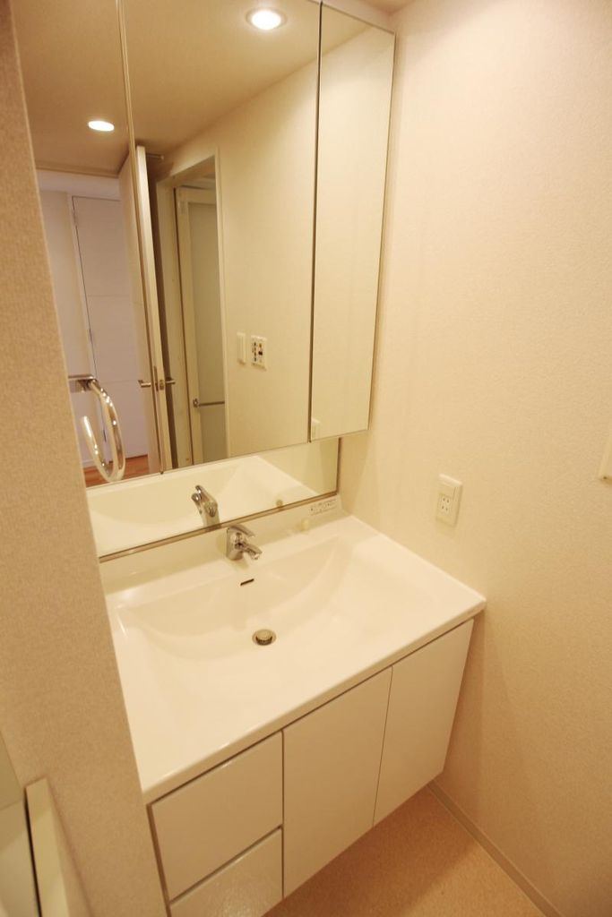 洗面設備　使いやすい洗面所です