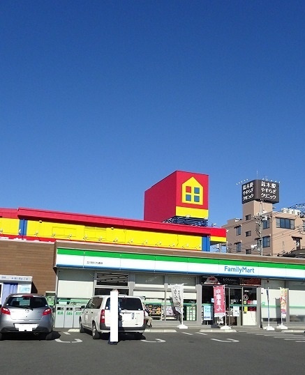 コンビニ　ファミリーマート（コンビニ）まで350m