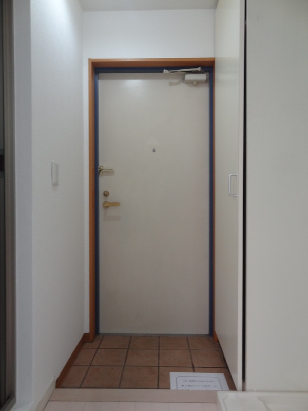 玄関　※別部屋の参考写真です。