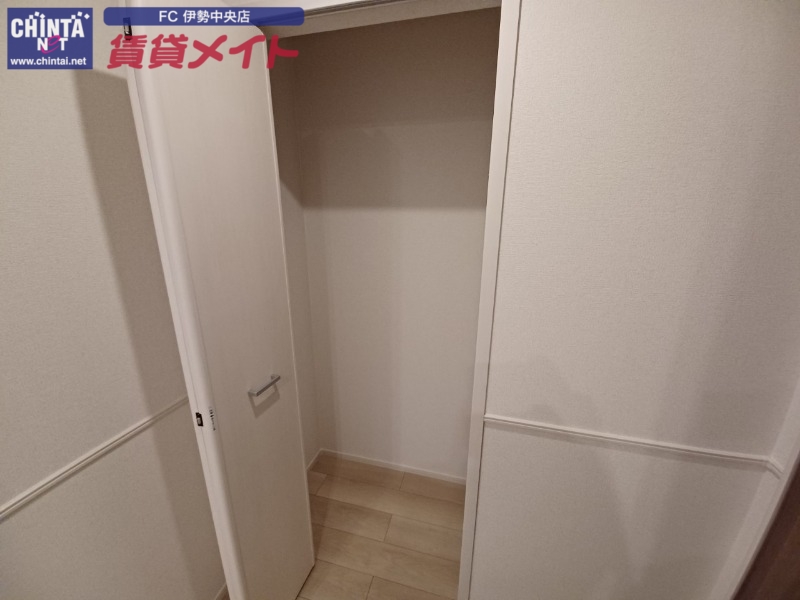 収納　同型参考写真