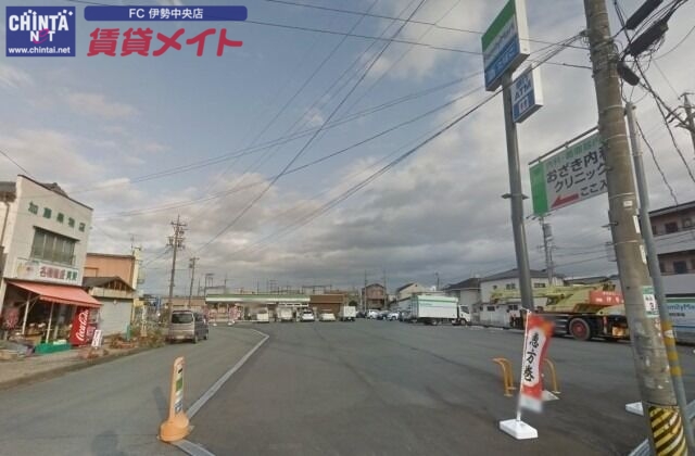 コンビニ　ファミリーマート近鉄宮町駅前店（コンビニ）まで898m