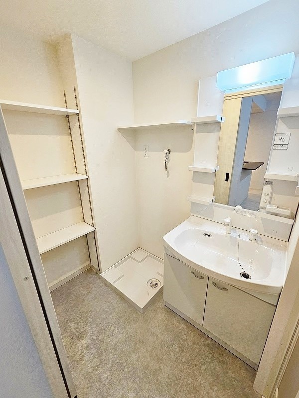 洗面設備　同一マンション同型タイプ※床がブラウンになります