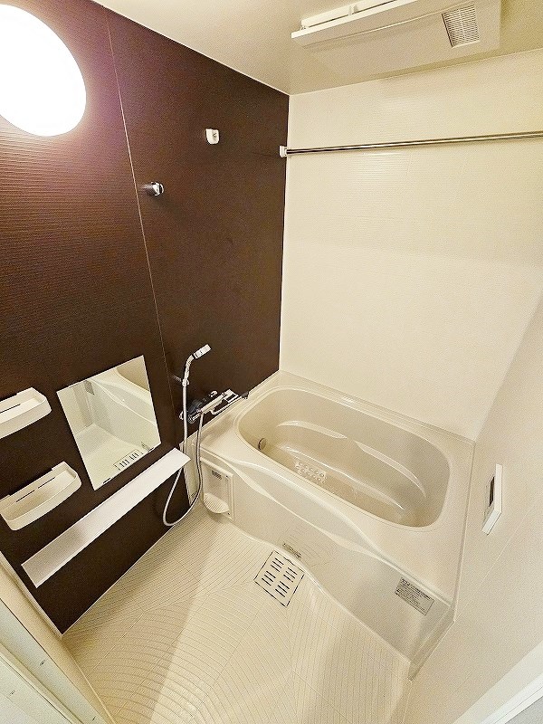 バス・シャワールーム　同一マンション同型タイプ※床がブラウンになります