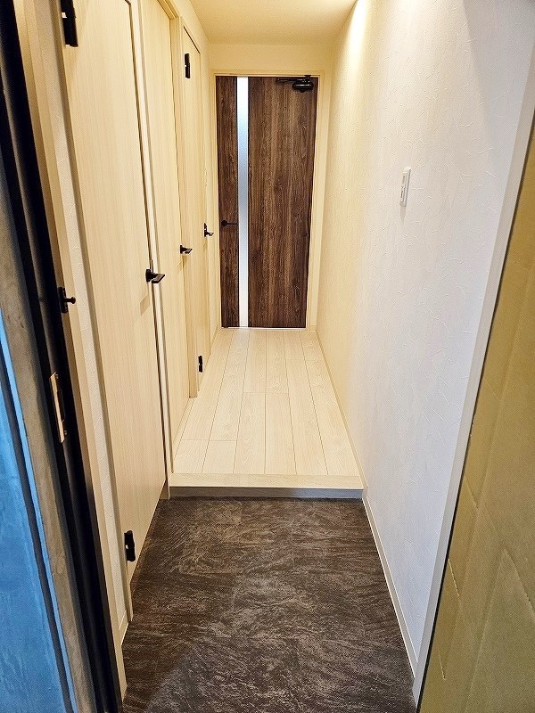 玄関　同一マンション同型タイプ※床がブラウンになります