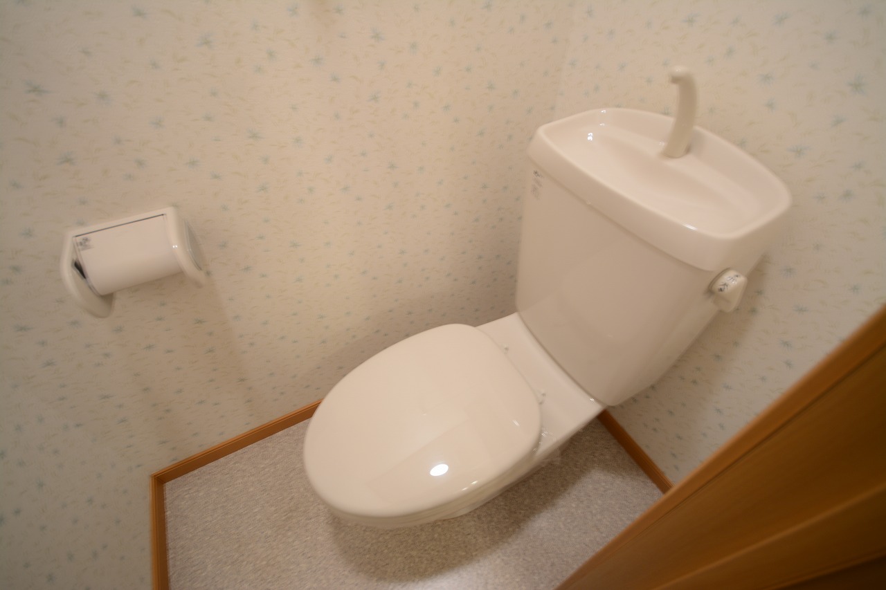 トイレ　別号室の写真です。ご参考までに