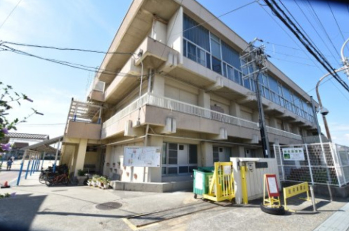 小学校　堺市立津久野小学校（小学校）まで469m