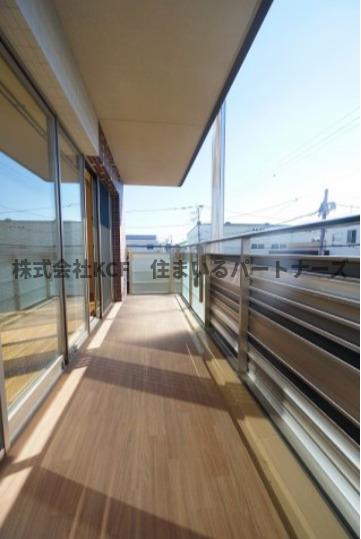 バルコニー　バルコニーからの眺めを楽しみながら食事をしませんか