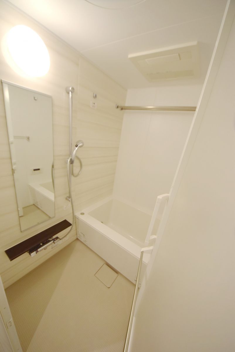 バス・シャワールーム　※別部屋の参考写真です。