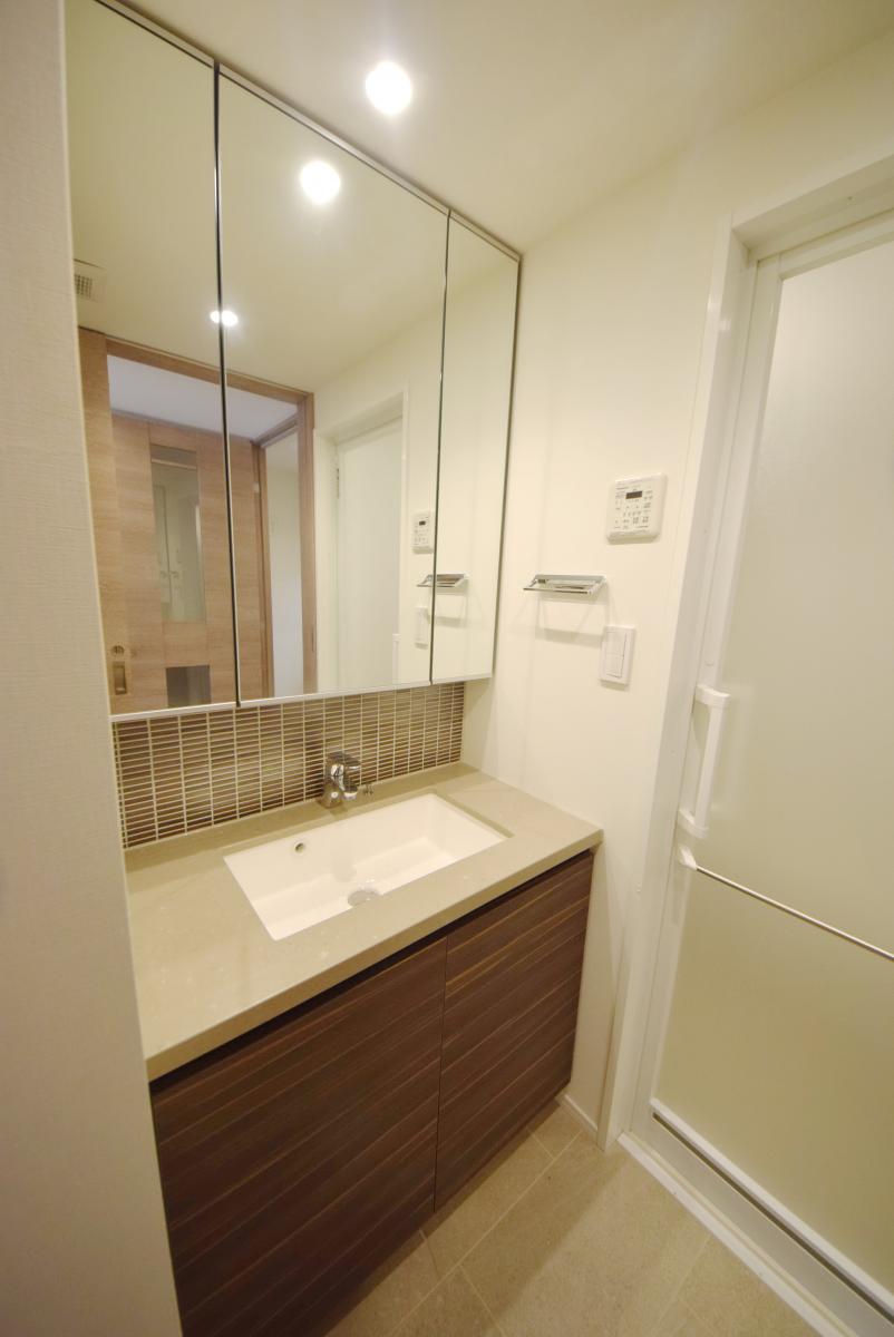 洗面設備　※別部屋の参考写真です。