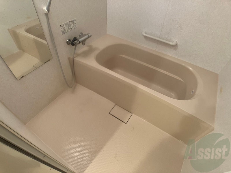 バス・シャワールーム　お風呂になります。一日の疲れを癒してくださいね。