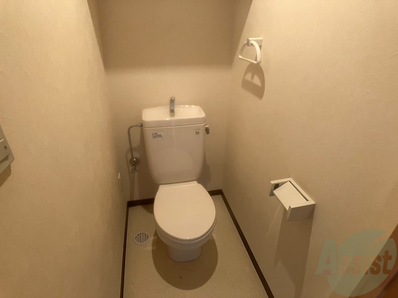 トイレ　こちらはトイレです。清潔感があり、安心して使用できます。