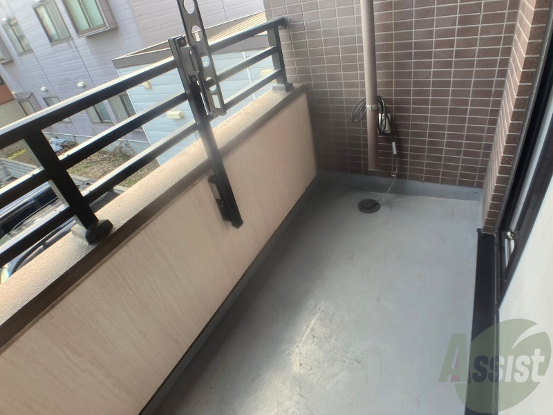 バルコニー　バルコニーは幅があり、広い印象を受けました。