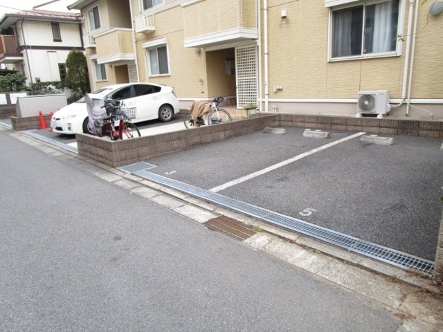 駐車場　駐車場（要空き確認）