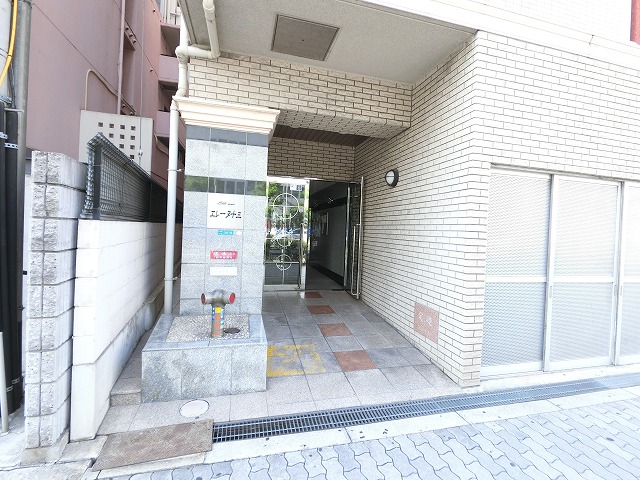 エントランス　※室内は現況を優先します