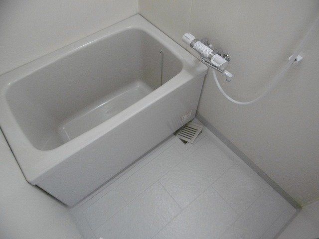 バス・シャワールーム　バスルームです。