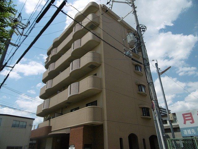 建物外観　RC造の6階建てマンションです。