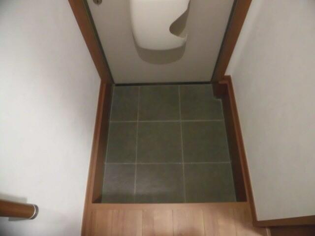 玄関　収納もある玄関です