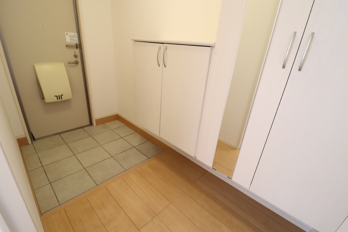 玄関　※写真は１号室の物です