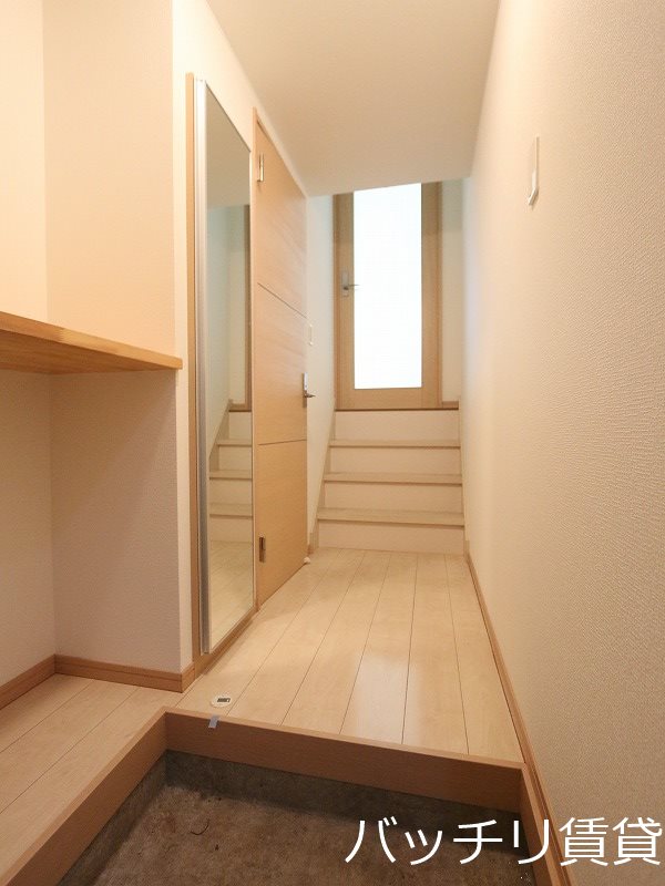 玄関　同型イメージの為、現状を優先致します