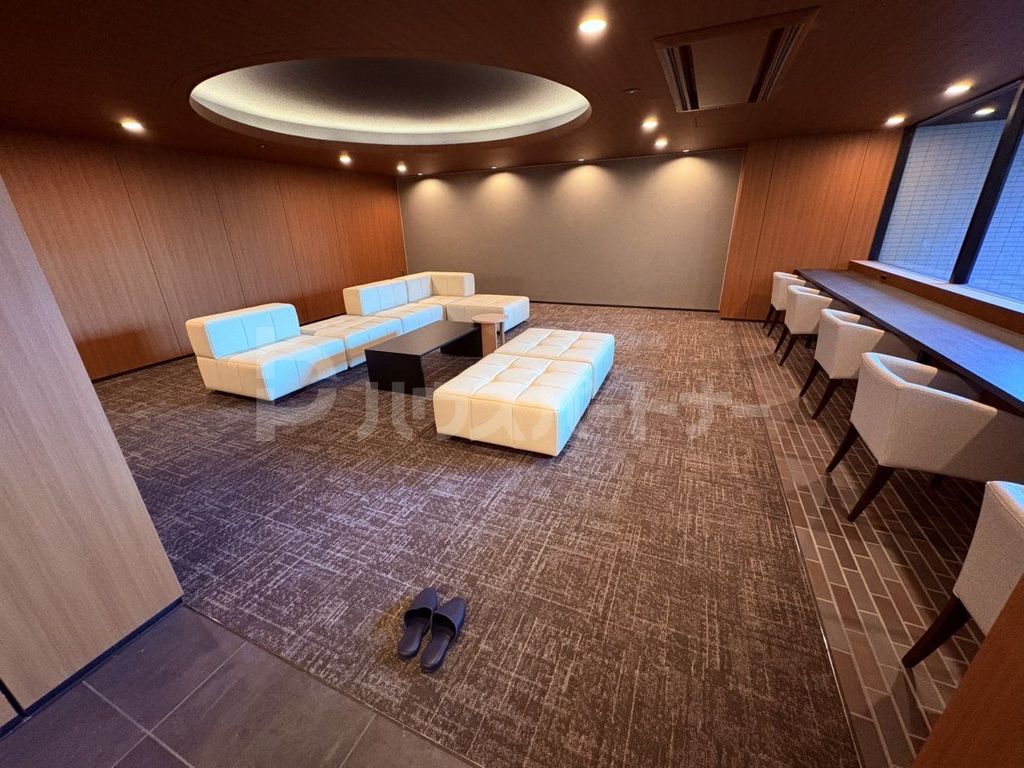 ロビー　駐車場