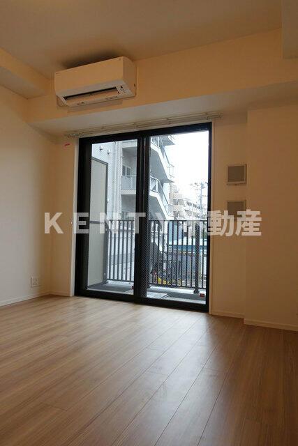 その他部屋・スペース　広くて明るい寝室