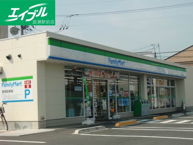 コンビニ　ファミリーマート倉敷二子店（コンビニ）まで215m