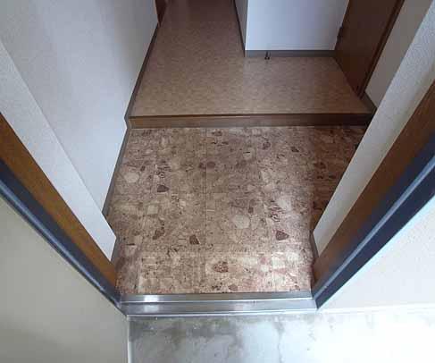 玄関　靴脱ぎやすいです。