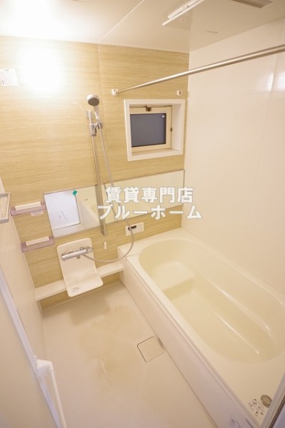 バス・シャワールーム　追炊き・浴室乾燥付き！