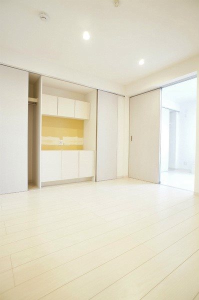 居室・リビング　広々綺麗なお部屋です。