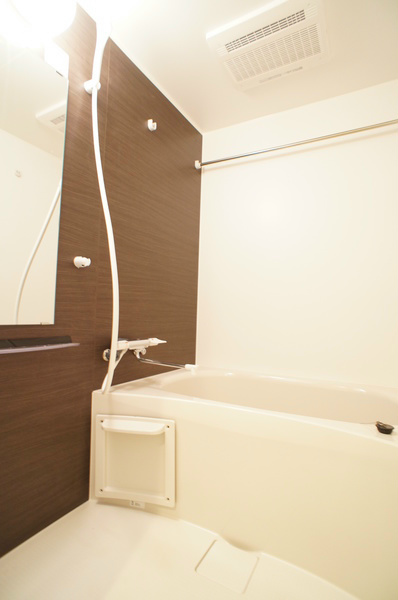 バス・シャワールーム　ゆったりおくつろぎ頂ける綺麗な浴室です。