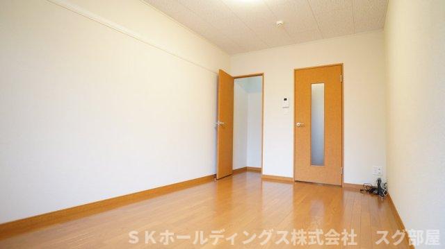 居室・リビング　１Fはフローリング仕様・２Ｆは絨毯仕様になります。