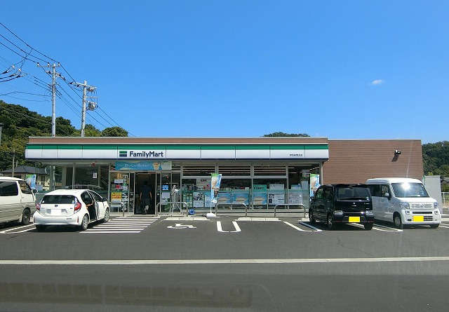 コンビニ　ファミリーマート（コンビニ）まで89m