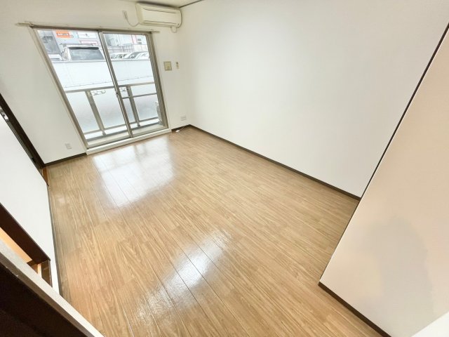 ヴィレッジ加綾北本町の居間写真